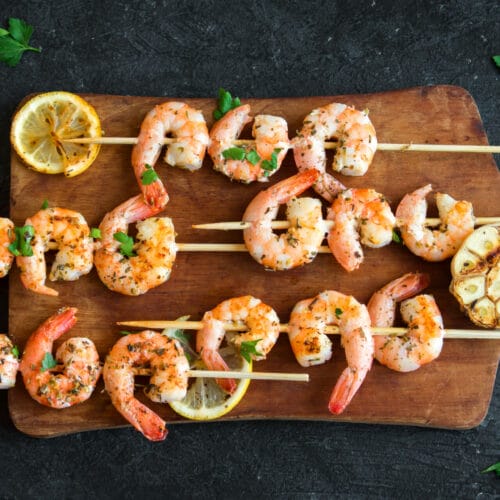 Grilled shrimp skewers with lemon and garlic.